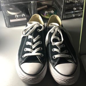 Black low top converse